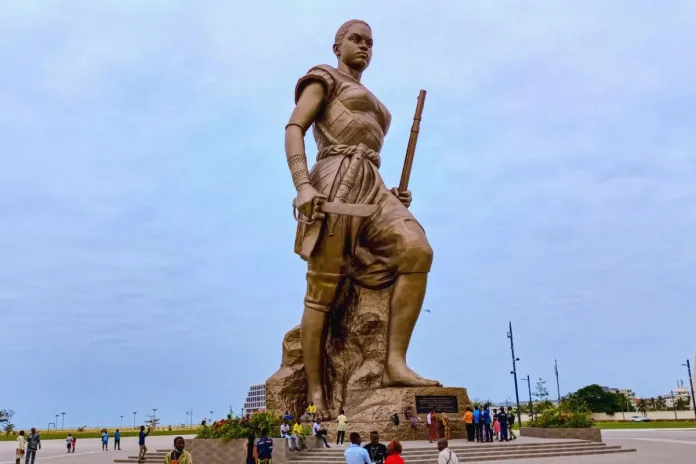 Monument de l'amazone